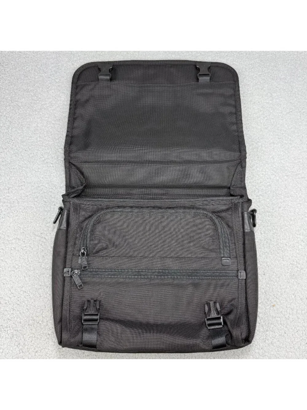 Tumi Bag Medium Black Alpha Laptop Messenger Slim Expandable Briefcase Crossbody